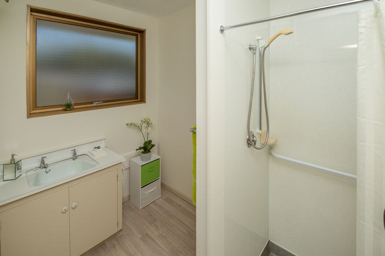 Photo of property in 2/4 Quinton Place, Bishopdale, Christchurch, 8053