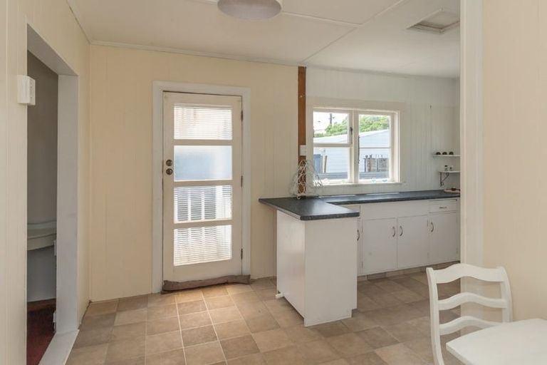 Photo of property in 17 Russell Street, Foxton, 4814