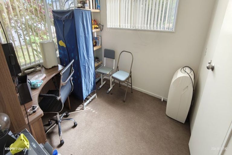 Photo of property in 26 Luckens Road, West Harbour, Auckland, 0618