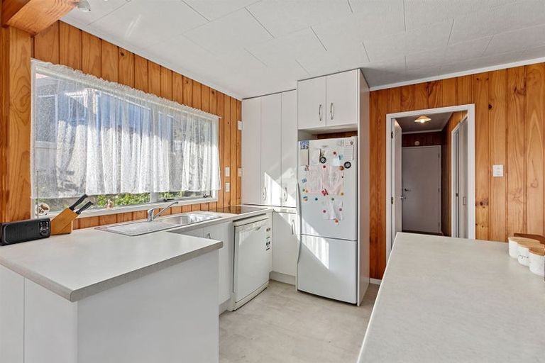 Photo of property in 30 Te Arawa Place, Welcome Bay, Tauranga, 3112