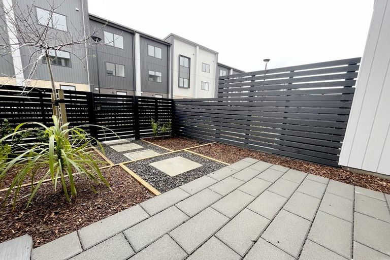 Photo of property in 6/327 Glengarry Road, Glen Eden, Auckland, 0602