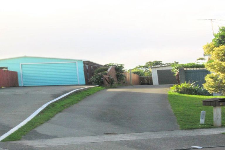 Photo of property in 3 Owaka Close, Kelson, Lower Hutt, 5010