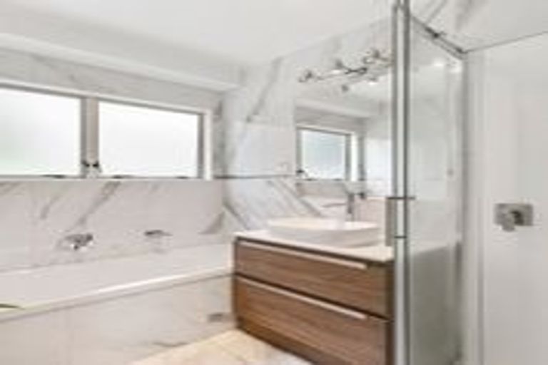 Photo of property in 16 Heathridge Place, Burswood, Auckland, 2013