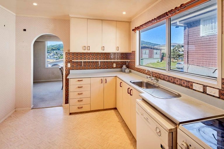 Photo of property in 18 Rembrandt Avenue, Tawa, Wellington, 5028