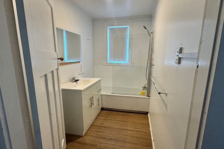 Photo of property in 76 Manuroa Road, Takanini, 2112