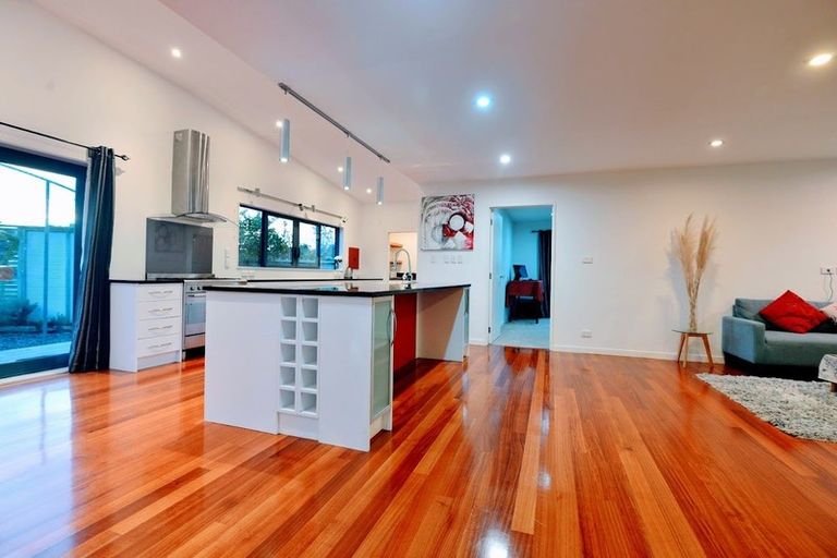 Photo of property in 4 Roberts Road, Matakatia, Whangaparaoa, 0930