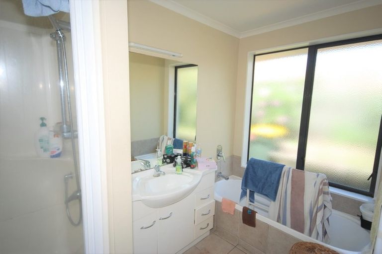 Photo of property in 3 Bluestone Rise, Rosedale, Auckland, 0632