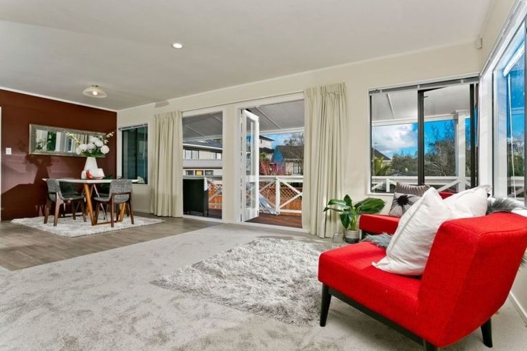 Photo of property in 12 Sunward Rise, Glenfield, Auckland, 0629