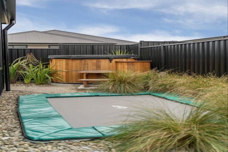 Photo of property in 60 Farrant Drive, Wanaka, 9305