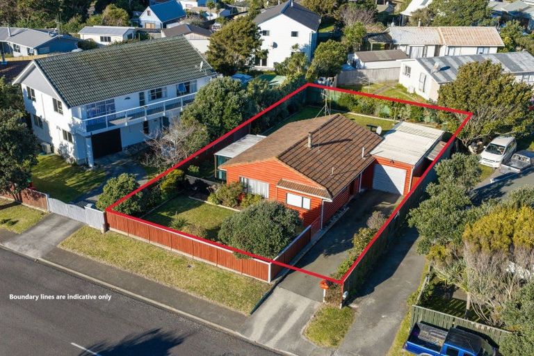 Photo of property in 34 Norfolk Crescent, Otaki Beach, Otaki, 5512