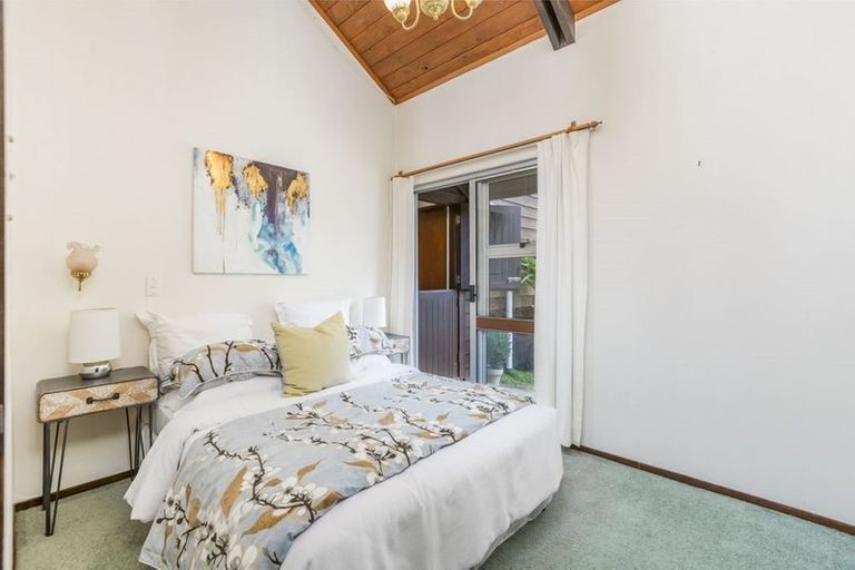 Photo of property in 72 Park Hill Road, Birkenhead, Auckland, 0626