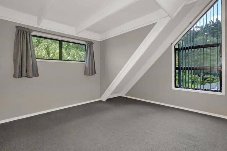 Photo of property in 19 Birdwood Road, Swanson, Auckland, 0612