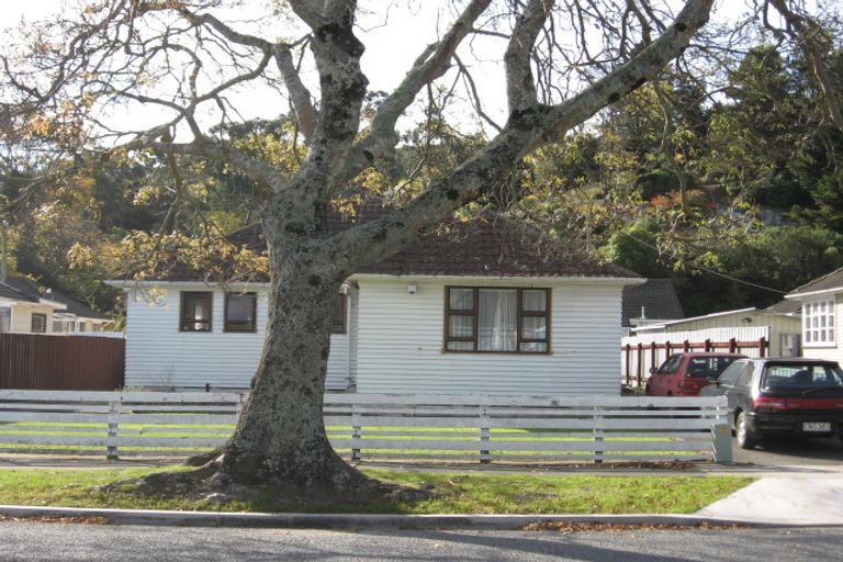 Photo of property in 19 Harris Street, Naenae, Lower Hutt, 5011