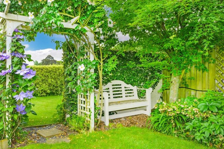 Photo of property in 1 Russell Robertson Drive, Havelock North, 4130