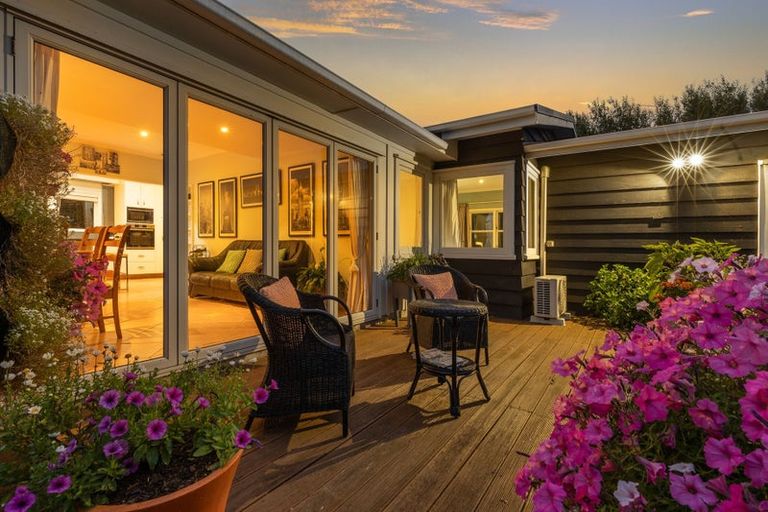 Photo of property in 6 Leybourne Avenue, Waikanae, 5036