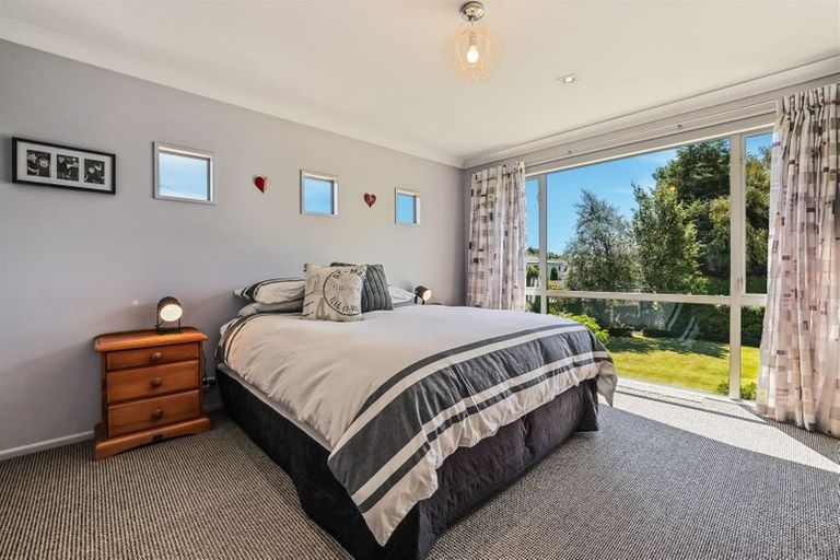 Photo of property in 296 Gardiners Road, Harewood, Christchurch, 8051