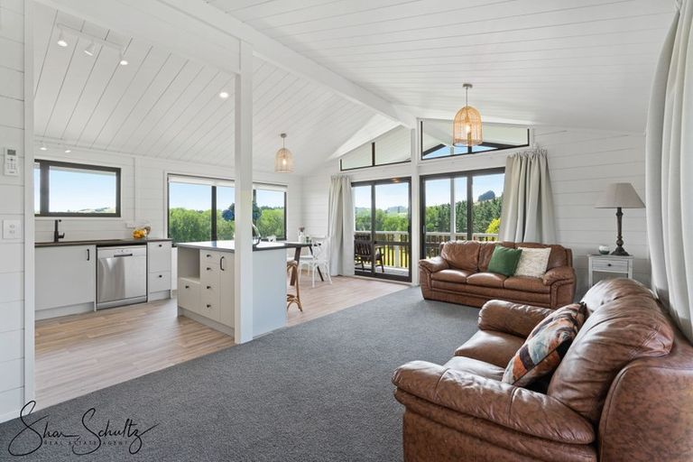 Photo of property in 4 Skelton Crescent, Paparoa, 0571