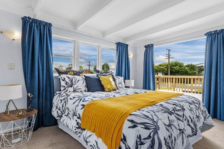 Photo of property in 11 Craigbank Avenue, New Lynn, Auckland, 0600