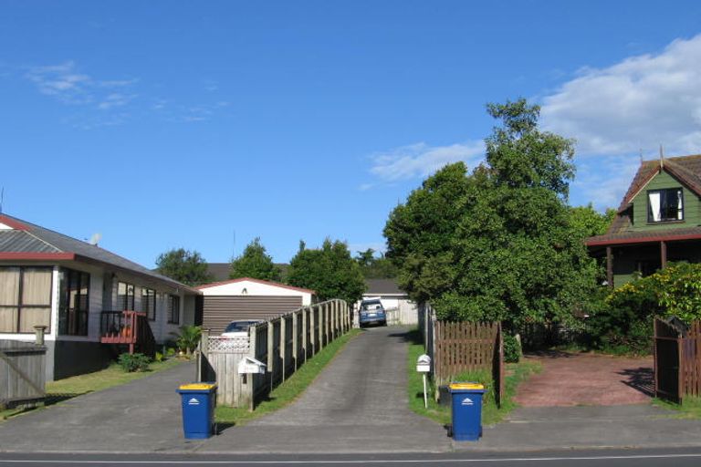 Photo of property in 2/16 Caribbean Drive, Unsworth Heights, Auckland, 0632