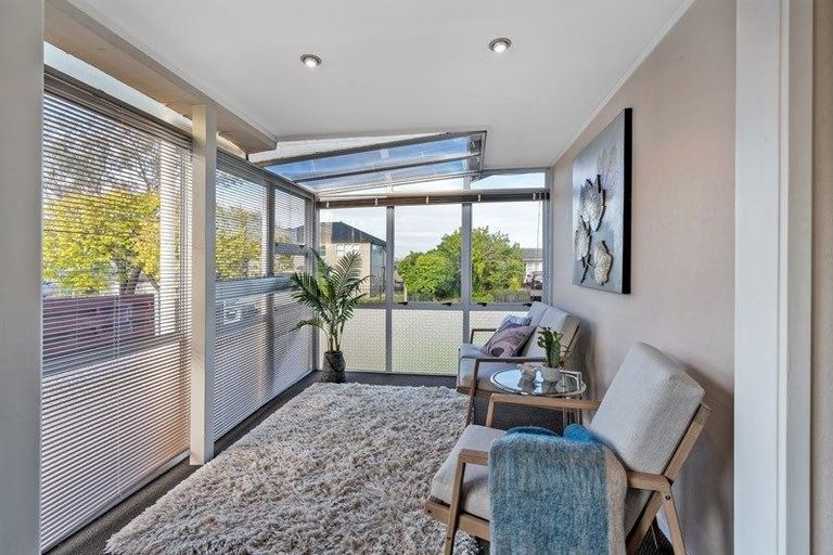 Photo of property in 2a Kurnell Drive, Botany Downs, Auckland, 2010