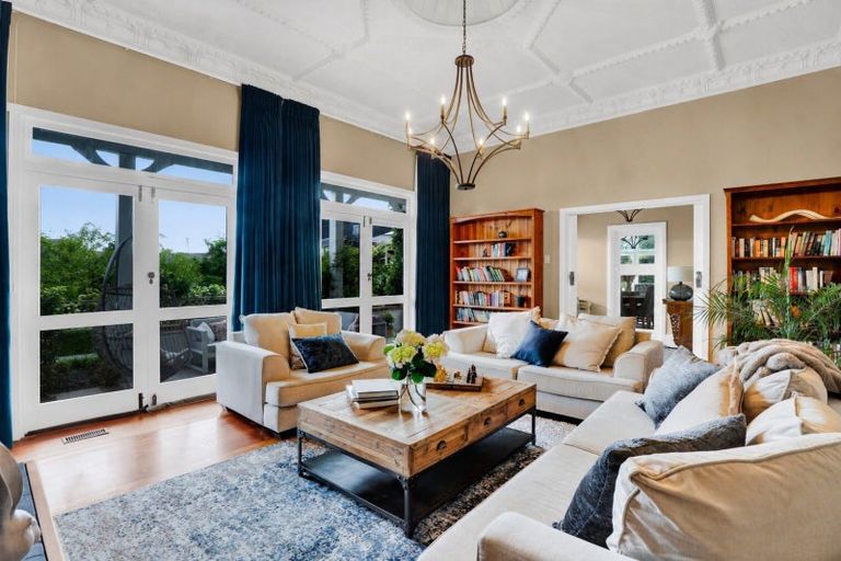 Photo of property in 18 Ridge Lane, New Plymouth, 4310