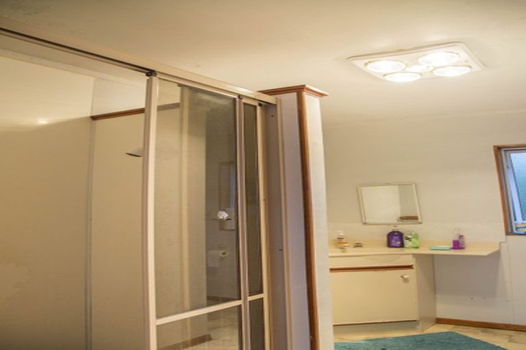 Photo of property in 1/39 Woodcote Drive, Glenfield, Auckland, 0629