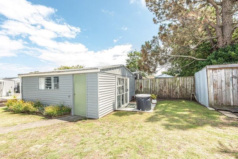 Photo of property in 3 Rogers Street, Castlecliff, Whanganui, 4501