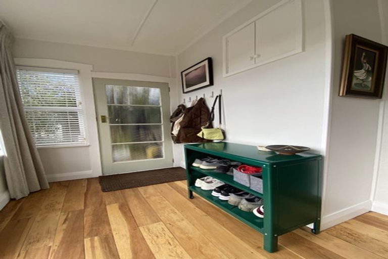 Photo of property in 35 Bayview Road, Paremata, Porirua, 5024