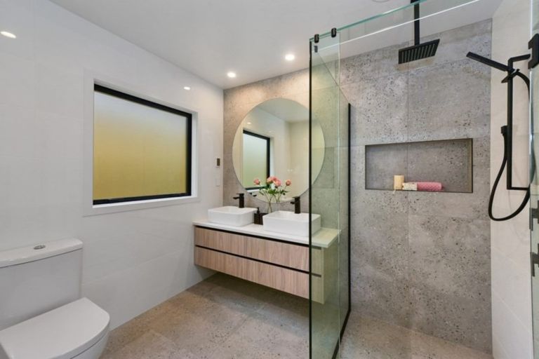 Photo of property in 1 Bosun Place, Te Atatu Peninsula, Auckland, 0610