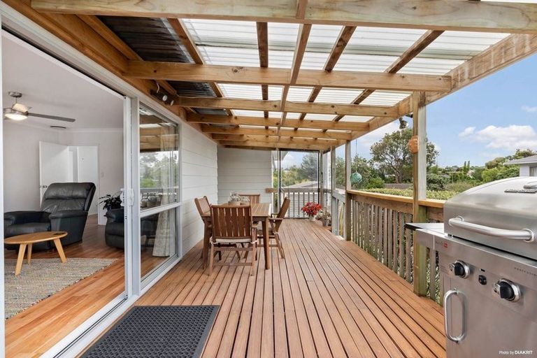 Photo of property in 57 Archmillen Avenue, Pakuranga Heights, Auckland, 2010