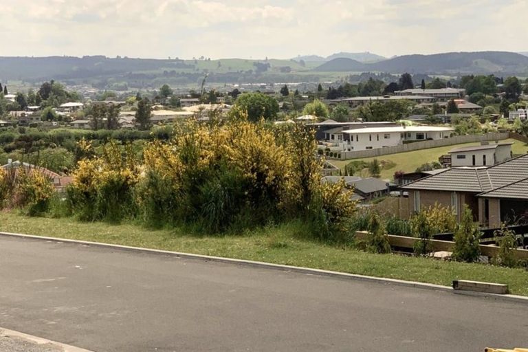 Photo of property in 1 Azalea Lane, Waipahihi, Taupo, 3330