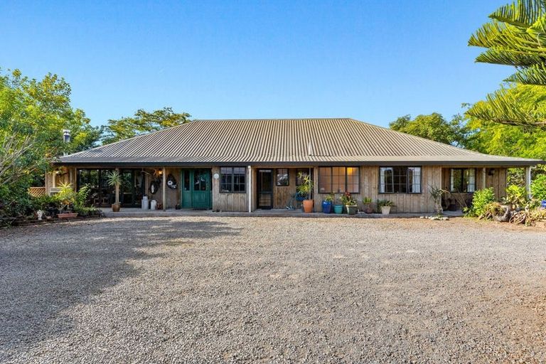 Photo of property in 233 Waihoehoe Road, Drury, 2577