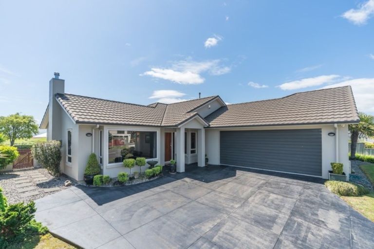 Photo of property in 87 Ruapehu Drive, Fitzherbert, Palmerston North, 4410