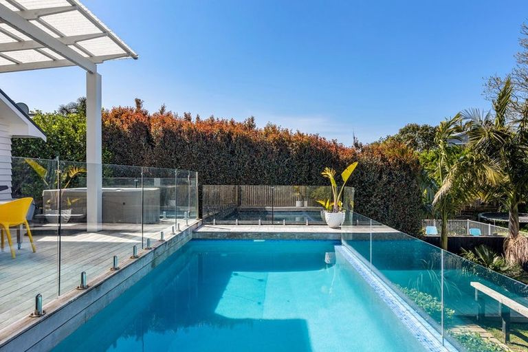 Photo of property in 6 Wainoni Avenue, Point Chevalier, Auckland, 1022