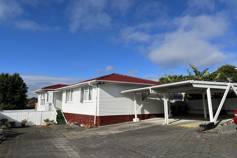 Photo of property in 2/8 Valdale Road, Henderson, Auckland, 0610