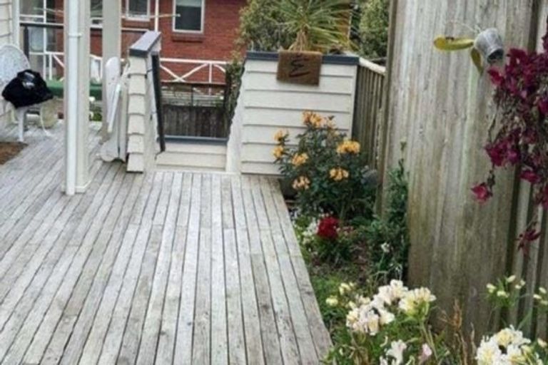 Photo of property in 2/254 Onewa Road, Birkenhead, Auckland, 0626