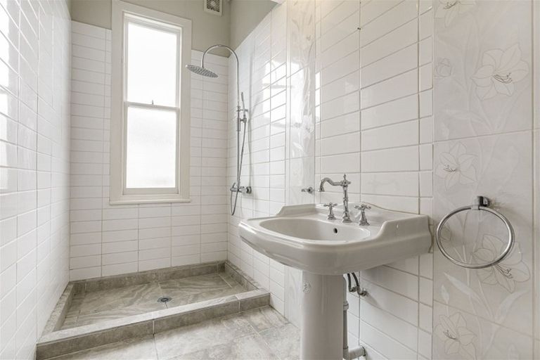 Photo of property in 60 Princes Street, Northcote Point, Auckland, 0627