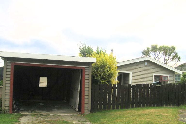 Photo of property in 5 Montgomery Avenue, Karori, Wellington, 6012