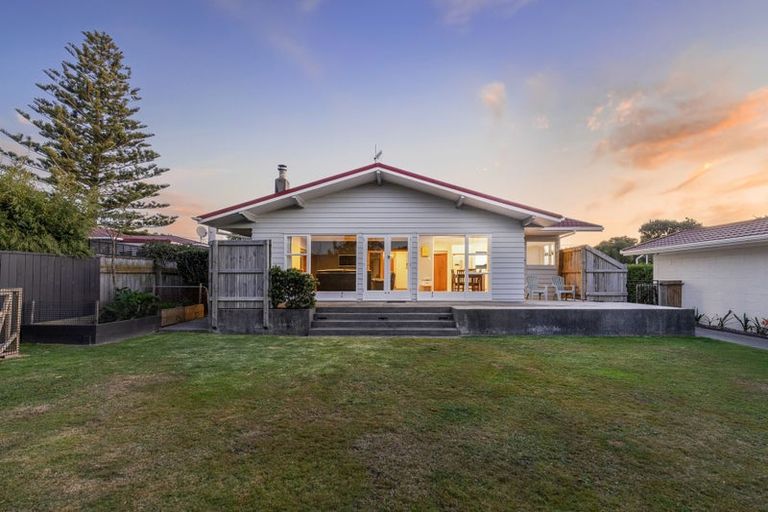 Photo of property in 397 Te Moana Road, Waikanae, 5036