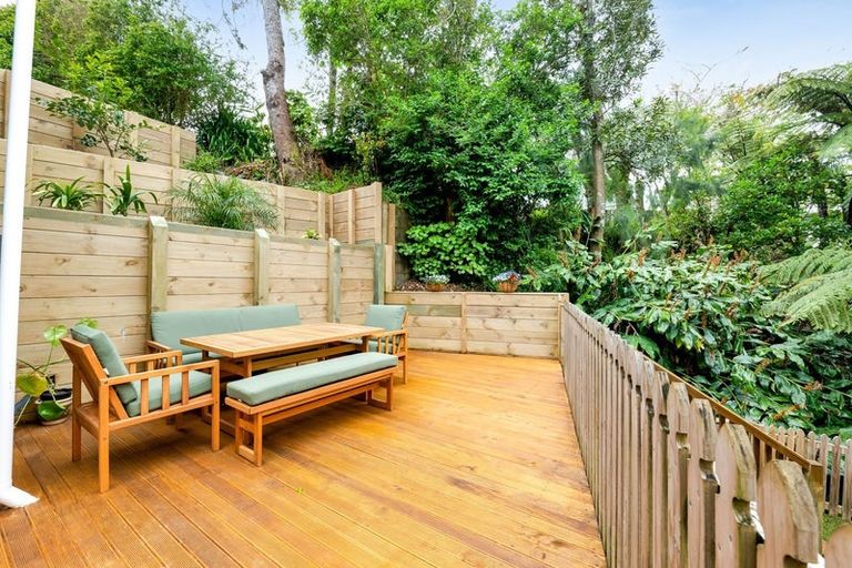 Photo of property in 10 Hood Place, Spotswood, New Plymouth, 4310