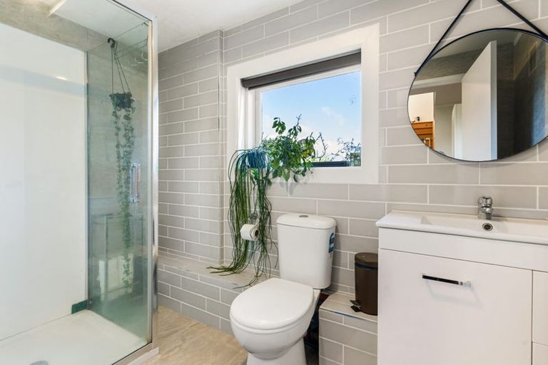 Photo of property in 33 Chatsworth Crescent, Pakuranga Heights, Auckland, 2010