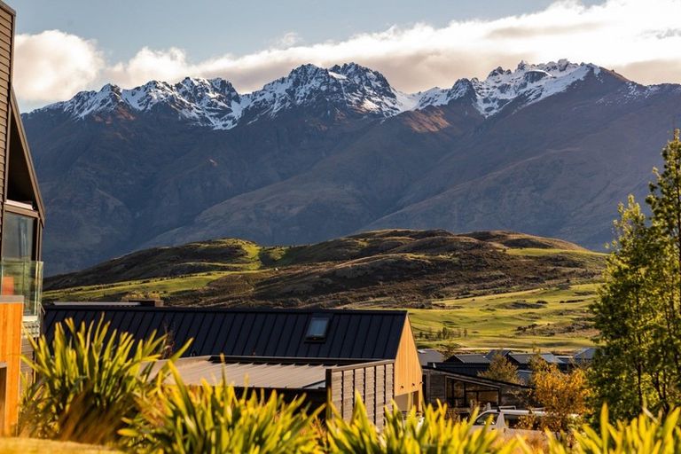 Photo of property in 10 Falconer Rise, Jacks Point, Queenstown, 9371