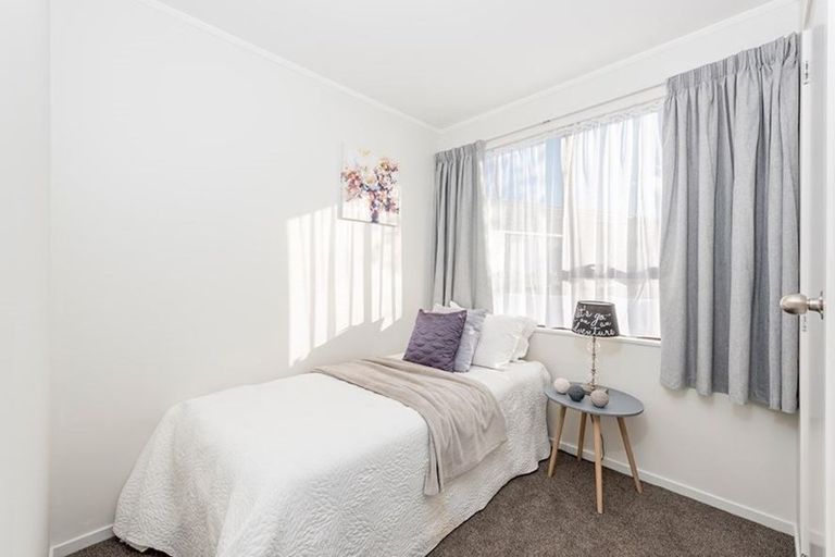 Photo of property in 2/239 Waitemata Drive, Ranui, Auckland, 0612