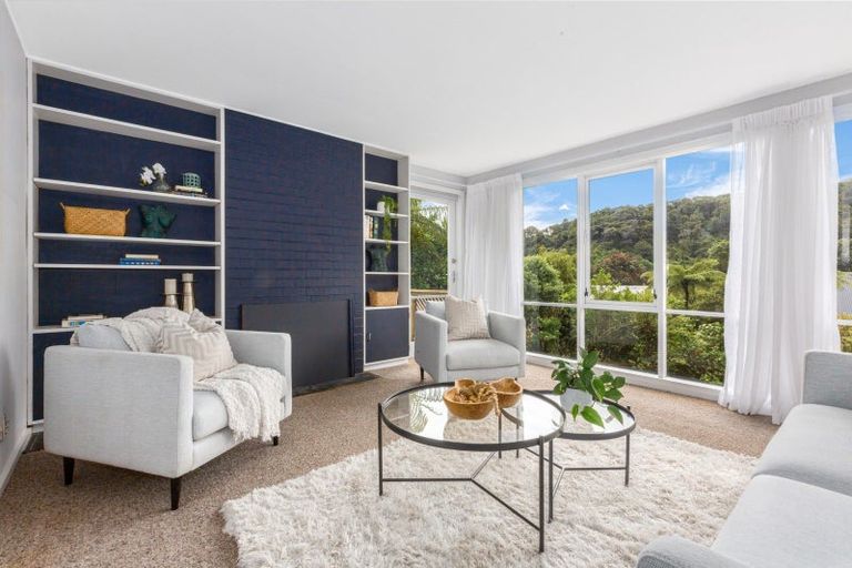 Photo of property in 12 Whiorau Grove, Lowry Bay, Lower Hutt, 5013