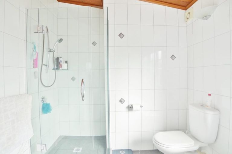 Photo of property in 24 Graham Avenue, Te Atatu Peninsula, Auckland, 0610