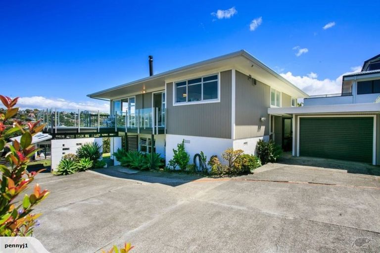 Photo of property in 2/33 Hyde Road, Rothesay Bay, Auckland, 0630