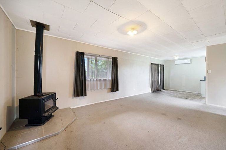 Photo of property in 13 Landow Place, Henderson, Auckland, 0612