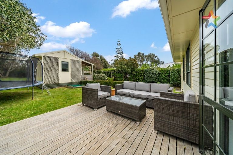 Photo of property in 22 Waiuta Street, Titahi Bay, Porirua, 5022