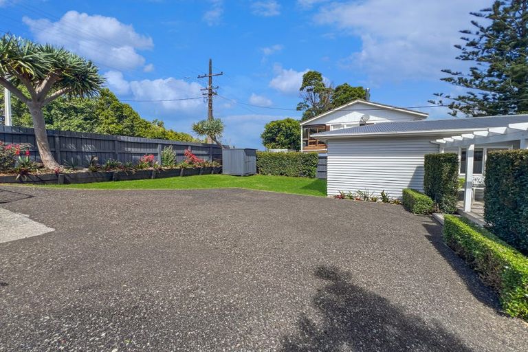 Photo of property in 222 Don Buck Road, Massey, Auckland, 0614