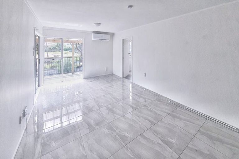 Photo of property in 37 Larissa Avenue, Henderson, Auckland, 0610